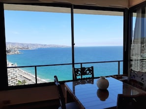 Dining - Spectacular Beachfront Apartment with Underground Parking (Viña)