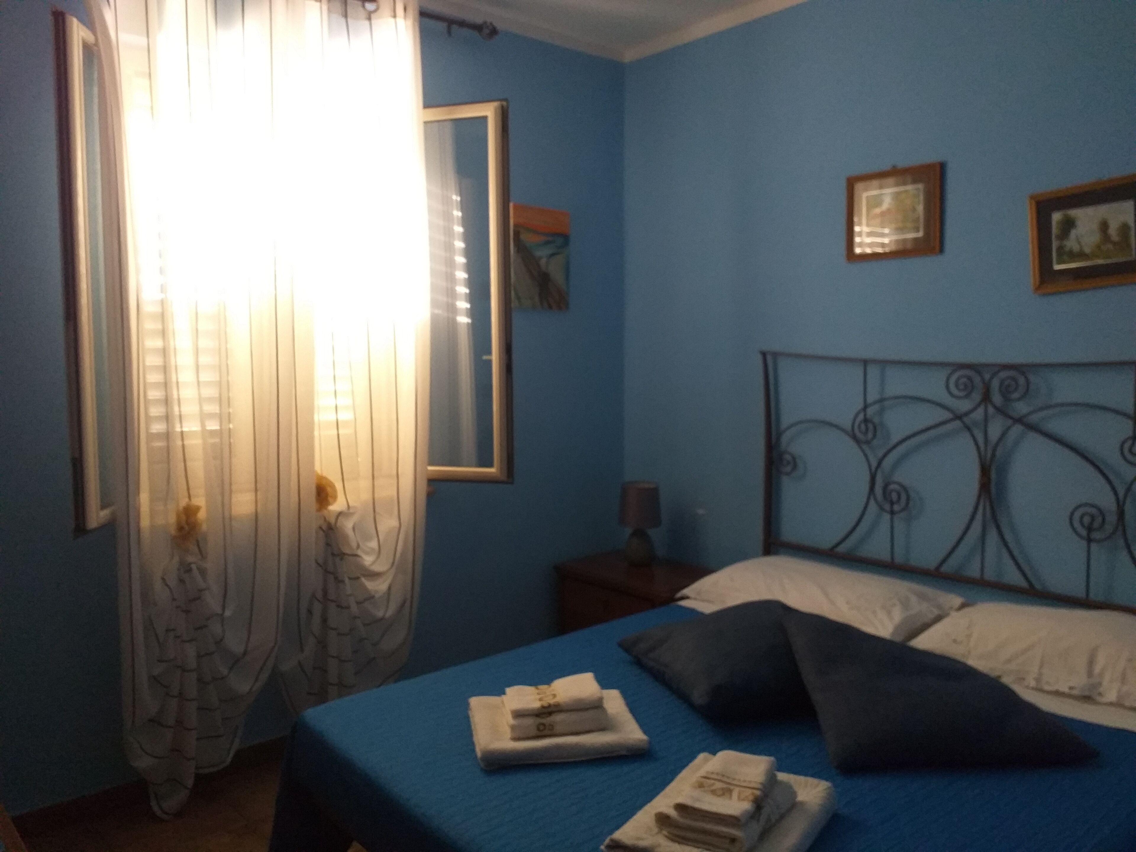 4 bedrooms, in-room safe, iron/ironing board, free WiFi