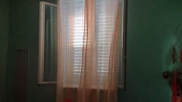 4 soveværelser, pengeskab på værelset, strygejern/strygebræt