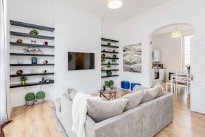 TV - Luxury 4bed home 2min from High Street Ken/Olympia (London)