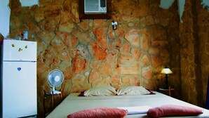 In-room safe, blackout drapes, soundproofing, WiFi (surcharge) - Casa Mar Azul (Ciénaga de Zapata)