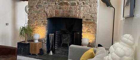 TV, fireplace, stereo