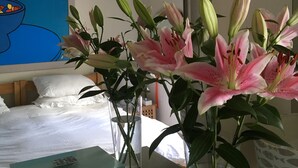 Unclassified image, 2 of 16, button - The Cottage. 10 minutes drive to Fowey & Eden Project Sleeps 6 (Lostwithiel)