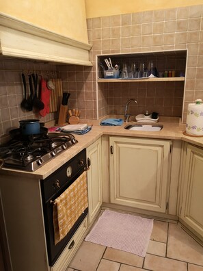 Micro-ondes, cafetière/bouilloire