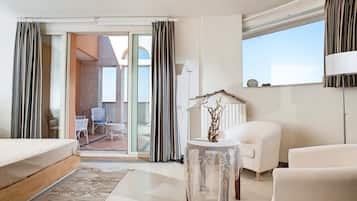 7 bedrooms, iron/ironing board, WiFi, bed sheets