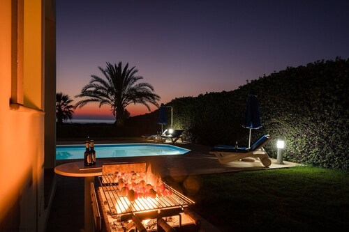 Anthiana Beach Villa - Argaka -  A Seafront villa that sleeps 8 guests in 4 bedrooms