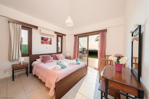 4 quartos, ferros/tábuas de passar roupa, Wi-Fi, roupa de cama