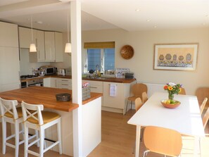 Dining - Stunning beach cottage for the perfect British family holiday with 3 bedrooms (Pevensey Bay)