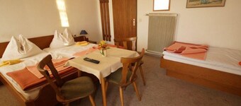 Kolmen hengen ja neljän hengen huone 34 Lake View - Zur Landeroith GmbH