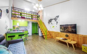 Maisonette | Wohnbereich | Fernseher