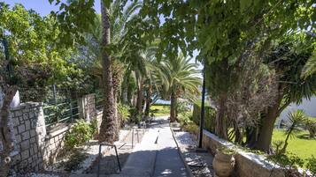 Jardines del alojamiento