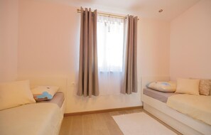 3 bedrooms, free WiFi, bed sheets