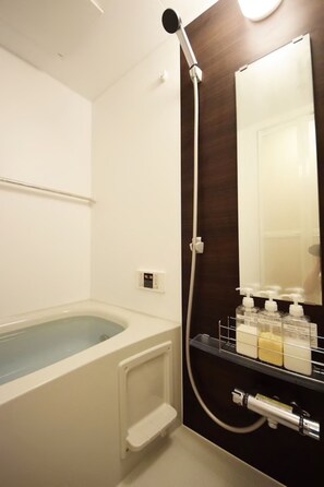Vasca e doccia separate, vasca da bagno a immersione totale