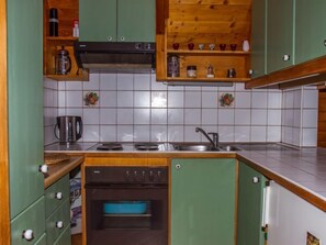 Fridge, oven, cookware/dishes/utensils