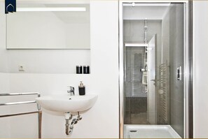 Bathroom - Cozy vacation apartment in Koserow with terrace - only 350 m to the beach (Koserow)