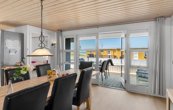 Outdoor dining - Amazing home in Slagelse with WiFi (Slagelse)