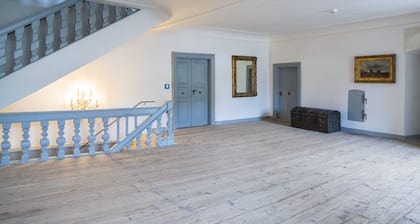 Suite in the west wing of Schönberg Castle in Wenzenbach