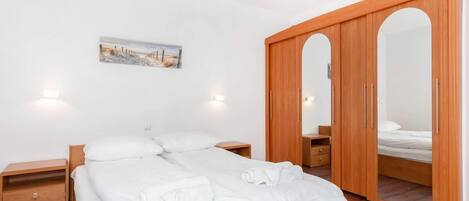 1 bedroom, iron/ironing board, WiFi, bed sheets