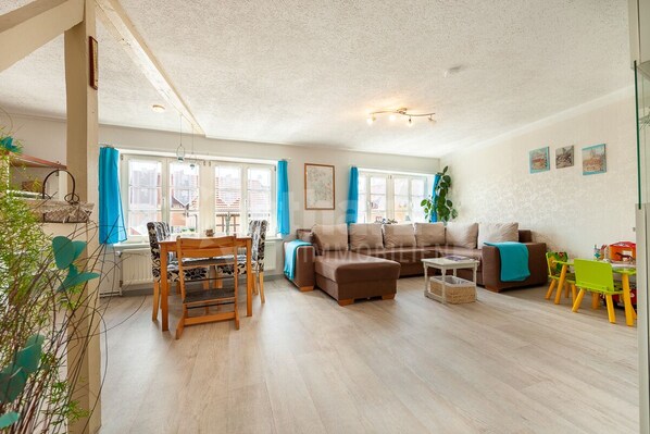 Smart-TV, Videospiele, DVD-Player, Bücher