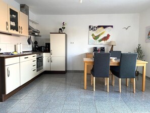 Refrigerador, microondas, parrilla de estufa y lavavajillas 