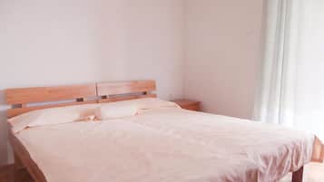 1 bedroom, WiFi, bed sheets