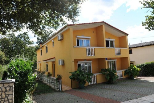 Free wifi, 250m to the beach, air conditioning, private parking, 2 + 2