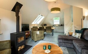 TV, fireplace, stereo