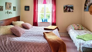 1 bedroom, travel cot, free WiFi - Pet friendly home in Hörby with WiFi (Hörby)
