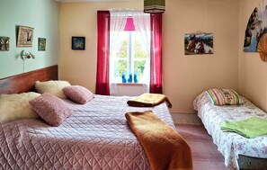 1 bedroom, travel cot, free WiFi