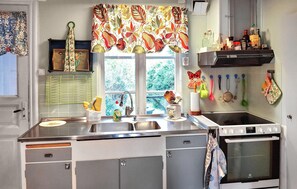 Fridge, stovetop, dishwasher, coffee/tea maker