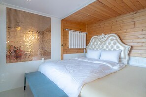Kids Pool Dolphin Suite | Blackout drapes, free WiFi - Molina Pension (Gyeongju)