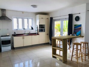 Full-sized fridge, microwave, oven, dishwasher