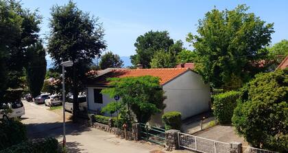 Free wifi, 250m to the beach, air conditioning, private parking, 2 + 2