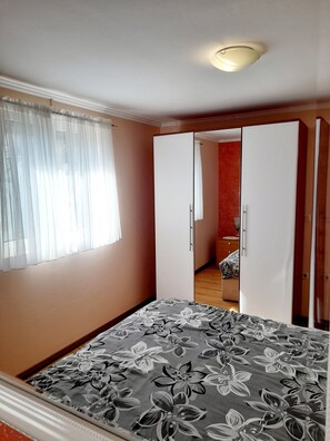 1 غرفة نوم وخزنة داخل الغرفة ومكواة/لوح كي وواي فاي مجانًا