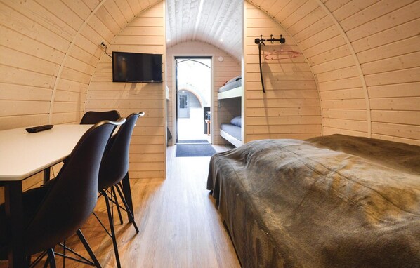 2 bedrooms, free WiFi