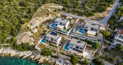 Villa am Meer,familienfreundlich,Pool,Traumblick,Strand,Haustiere erlaubt,8Pers.