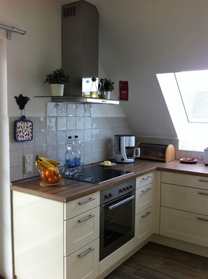 Kühlschrank, Ofen, Herdplatte, Geschirrspüler