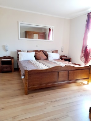 1 bedroom, iron/ironing board, free WiFi, bed sheets