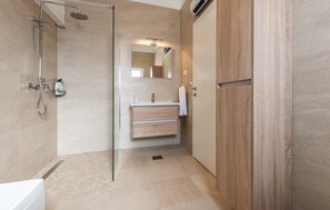 Combined shower/tub - Gorgeous home in Sibenik (Sibenik)