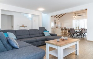 Smart TV - Gorgeous home in Sibenik (Sibenik)