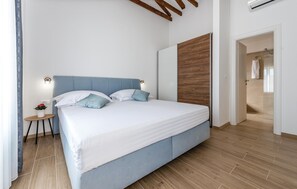 3 dormitorios, cuna de viaje, wifi gratis y ropa de cama