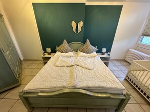 2 Schlafzimmer, Reisekinderbett, kostenloses WLAN