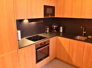 Fridge, oven, dishwasher, cookware/dishes/utensils