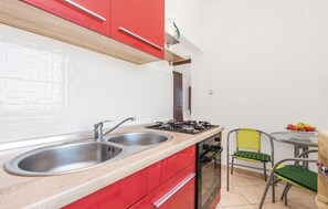 Fridge, stovetop, coffee/tea maker