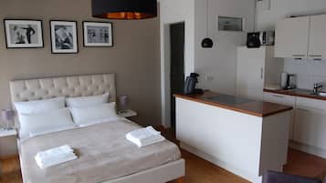 1 slaapkamer, een strijkplank/strijkijzer, gratis wifi, beddengoed
