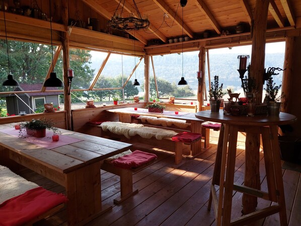 Dining - Small wooden hut on the Hilkenberg -Lavendelhütte- for 1-2 persons in the middle of nature (Bodenfelde)