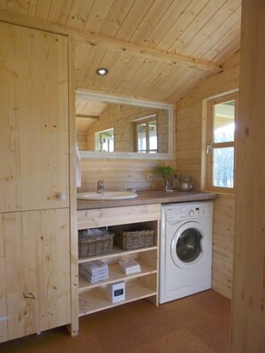 Interior - Small wooden hut on the Hilkenberg -Lavendelhütte- for 1-2 persons in the middle of nature (Bodenfelde)