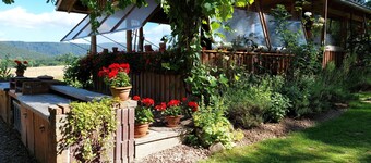 Small wooden hut on the Hilkenberg -Almhütte- for 1-2 persons in the middle of nature