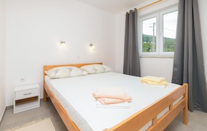 3 bedrooms, free WiFi, bed sheets - Stunning apartment in Senj with WiFi (Senj)