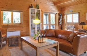 Fireplace - 2 bedroom cozy home in Hovborg (Hovborg)